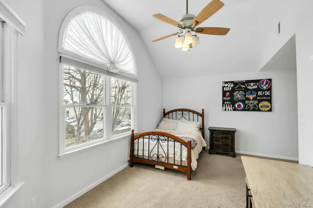 2043 Ripley Merrick, NY 11566