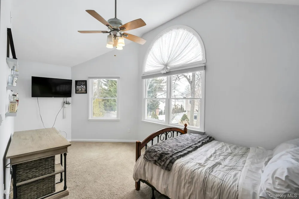 2043 Ripley Merrick, NY 11566