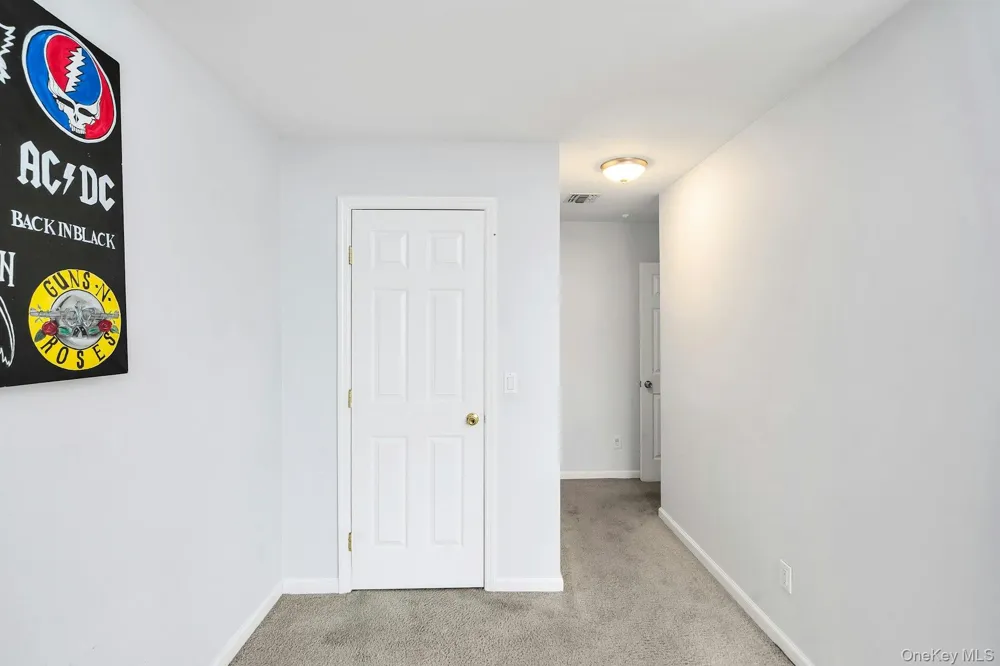2043 Ripley Merrick, NY 11566