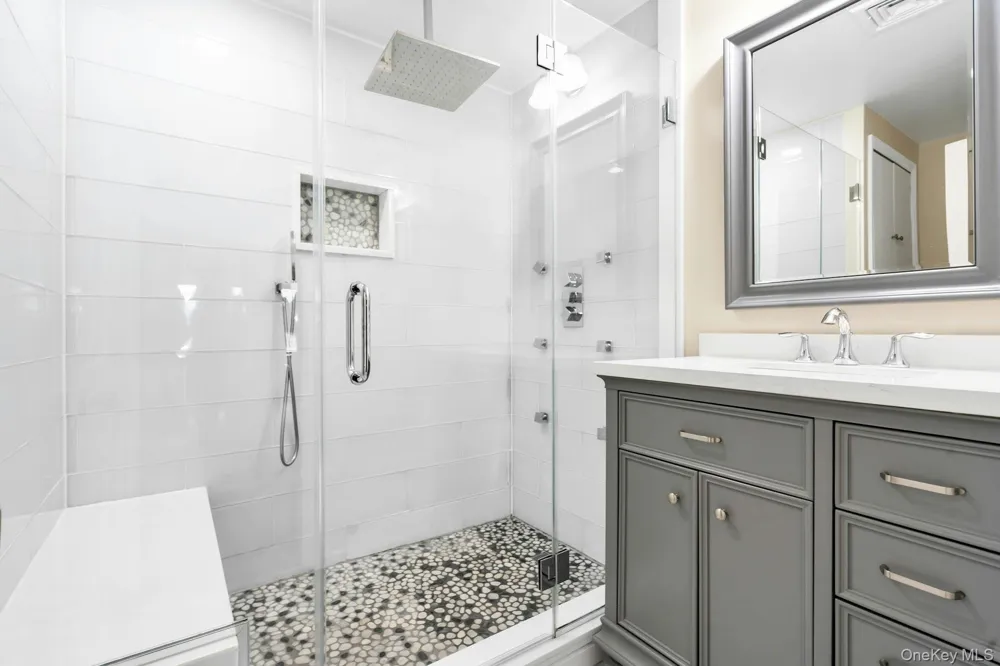 2043 Ripley Merrick, NY 11566