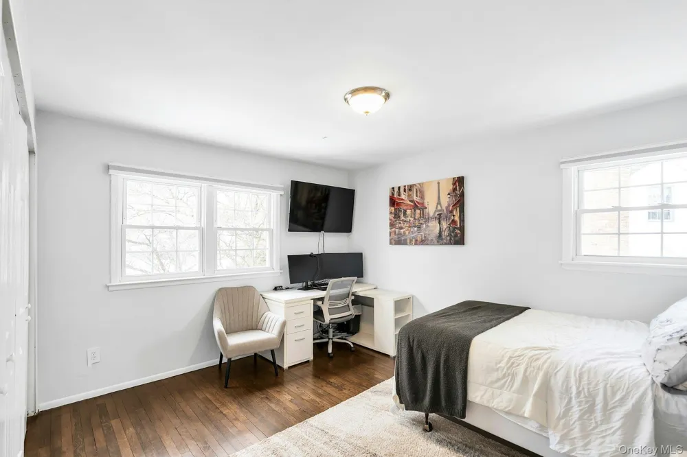 2043 Ripley Merrick, NY 11566