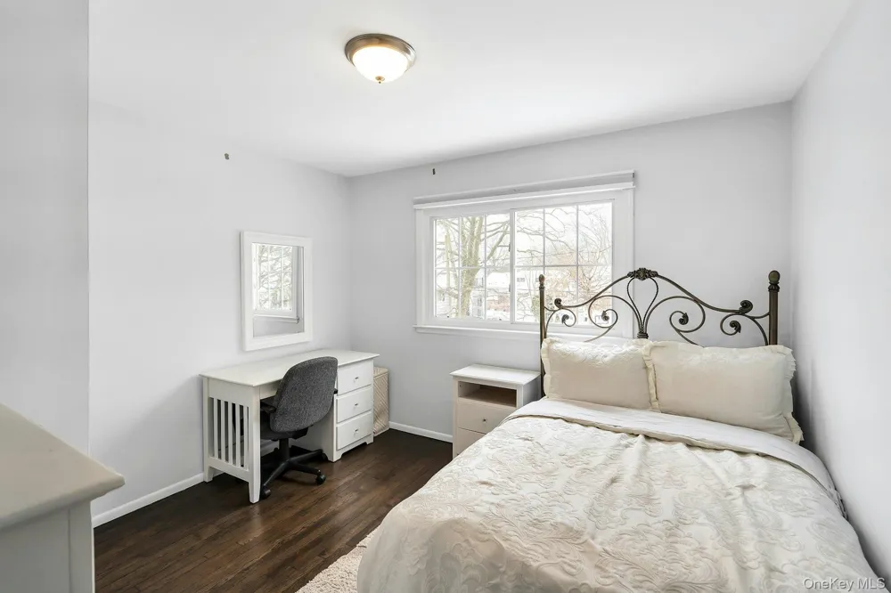 2043 Ripley Merrick, NY 11566