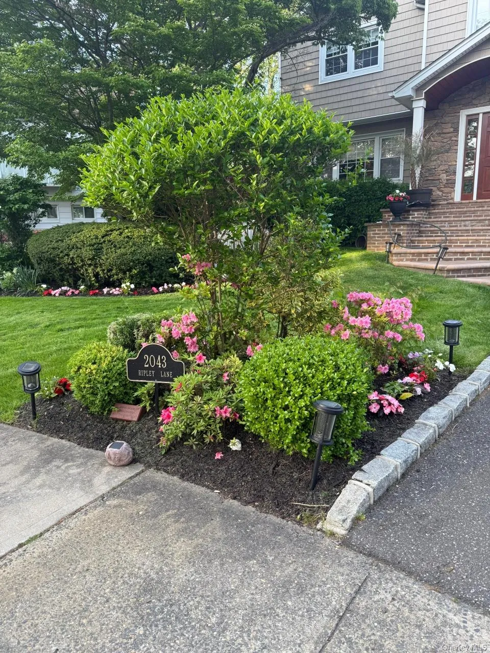 2043 Ripley Merrick, NY 11566