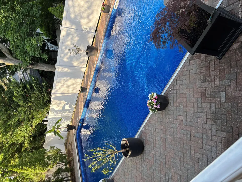2043 Ripley Merrick, NY 11566