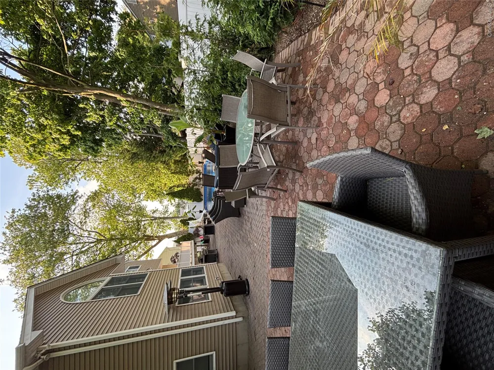 2043 Ripley Merrick, NY 11566