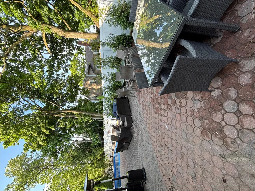 2043 Ripley Merrick, NY 11566