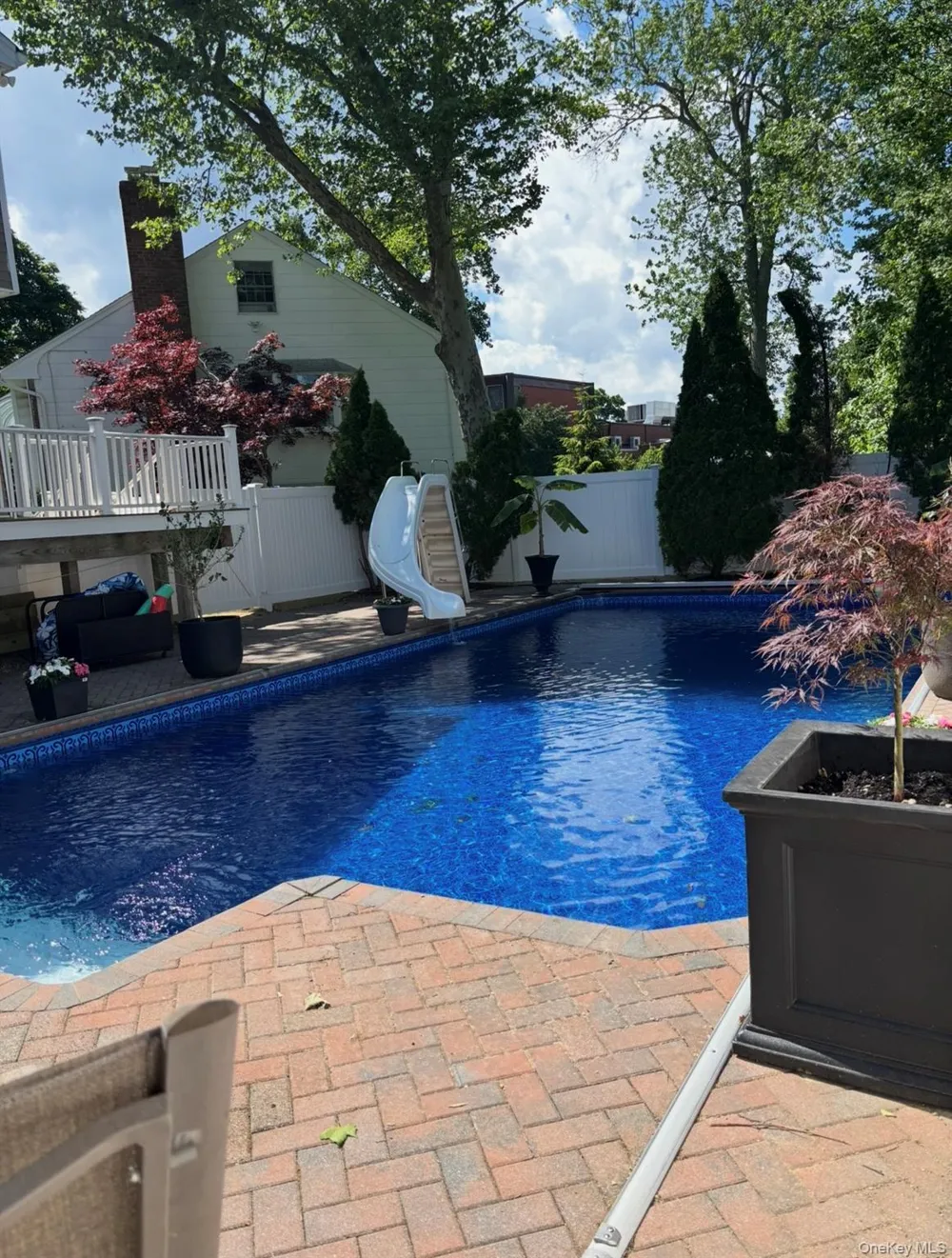 2043 Ripley Merrick, NY 11566