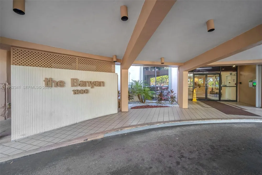 1300 Saint Charles Pl #PH15