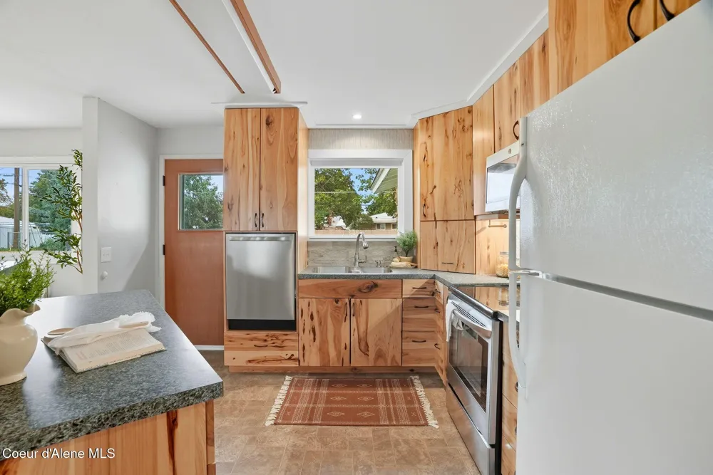 908 Ravalli Court Spokane Valley, WA 99037
