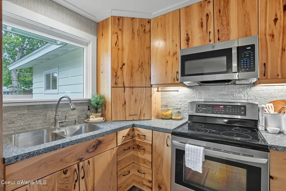 908 Ravalli Court Spokane Valley, WA 99037