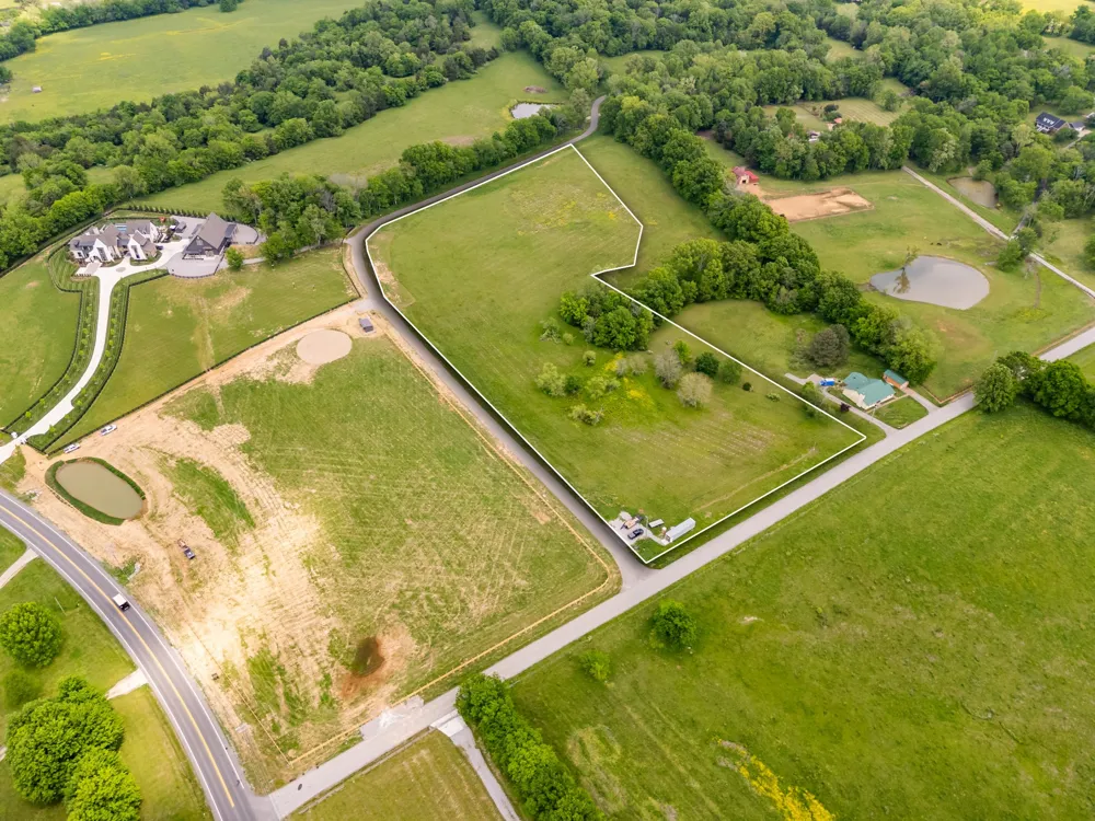 8414 Crockett Ln College Grove, TN 37046