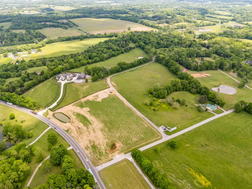 8414 Crockett Ln College Grove, TN 37046