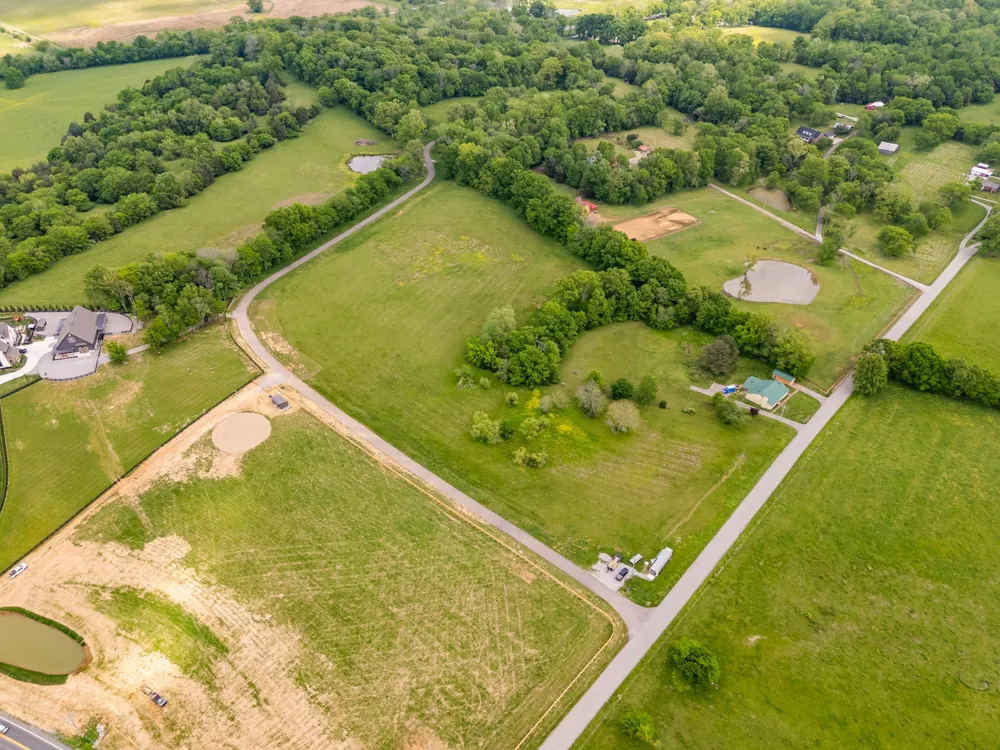 8414 Crockett Ln College Grove, TN 37046