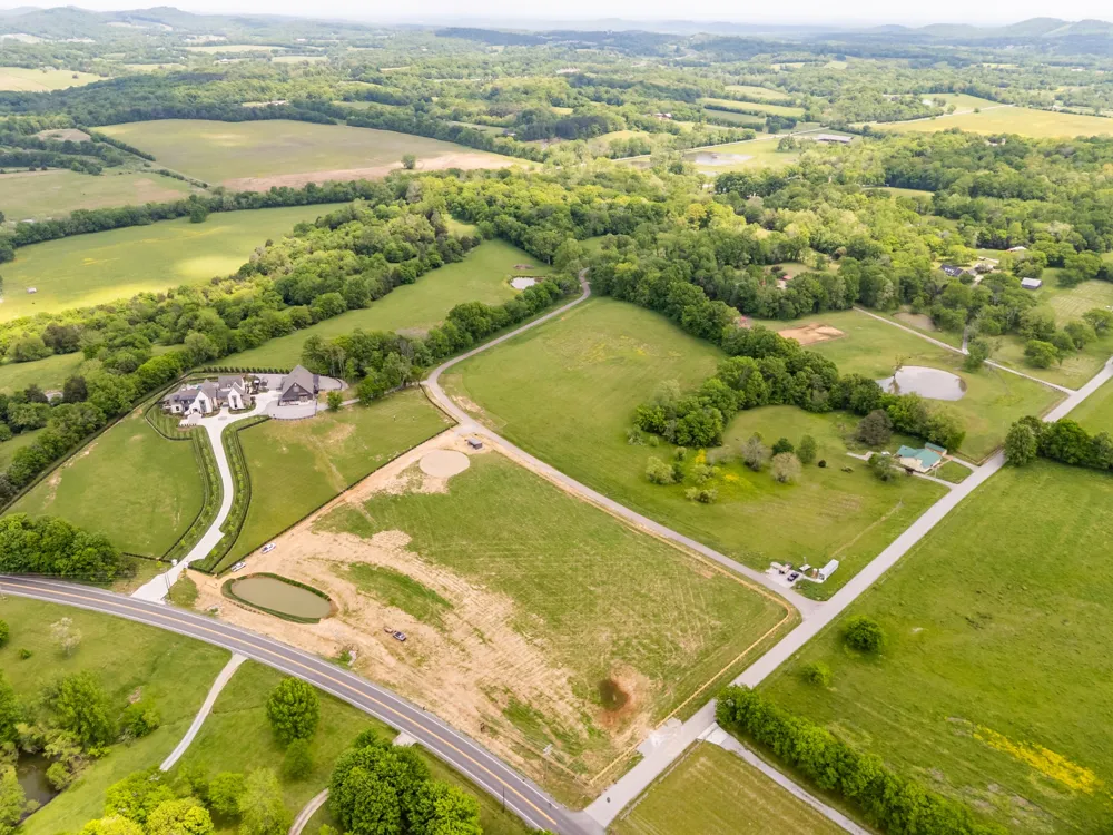 8414 Crockett Ln College Grove, TN 37046