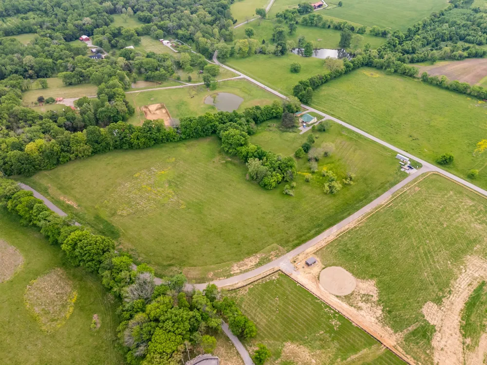 8414 Crockett Ln College Grove, TN 37046