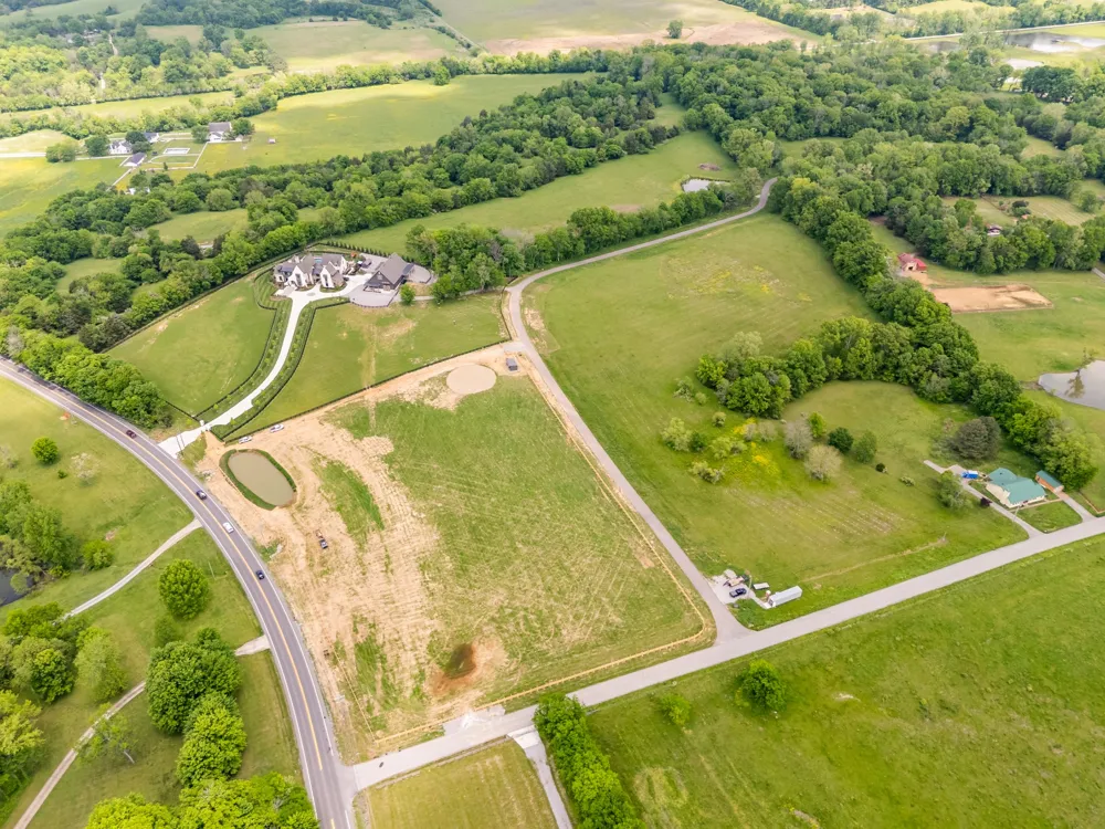 8414 Crockett Ln College Grove, TN 37046