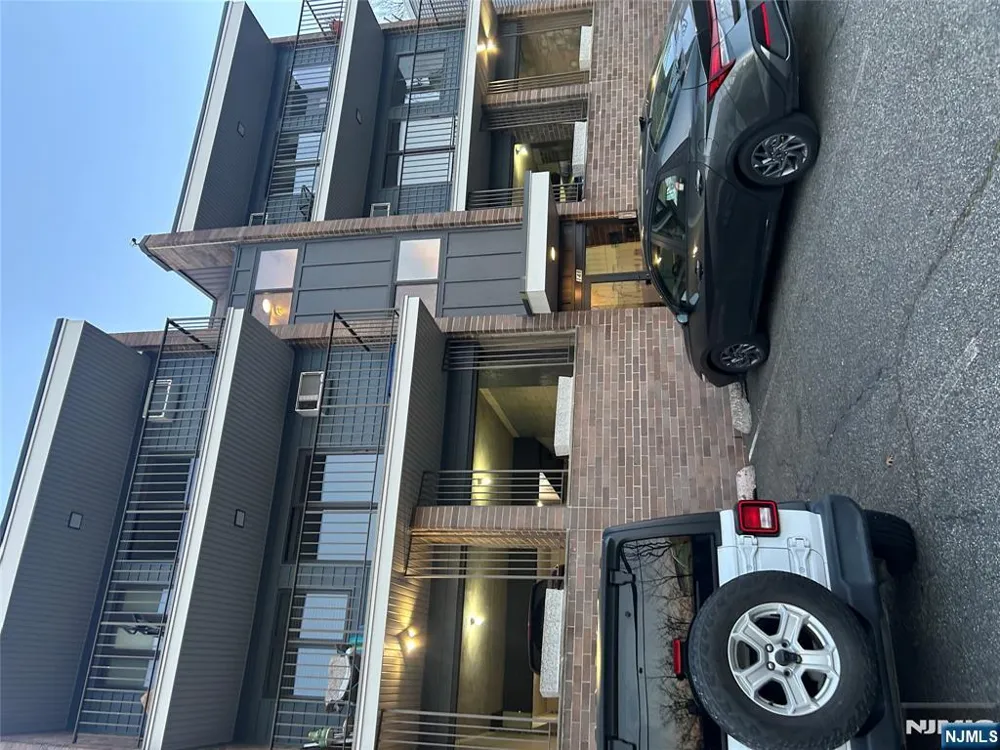 148 Undercliff Avenue