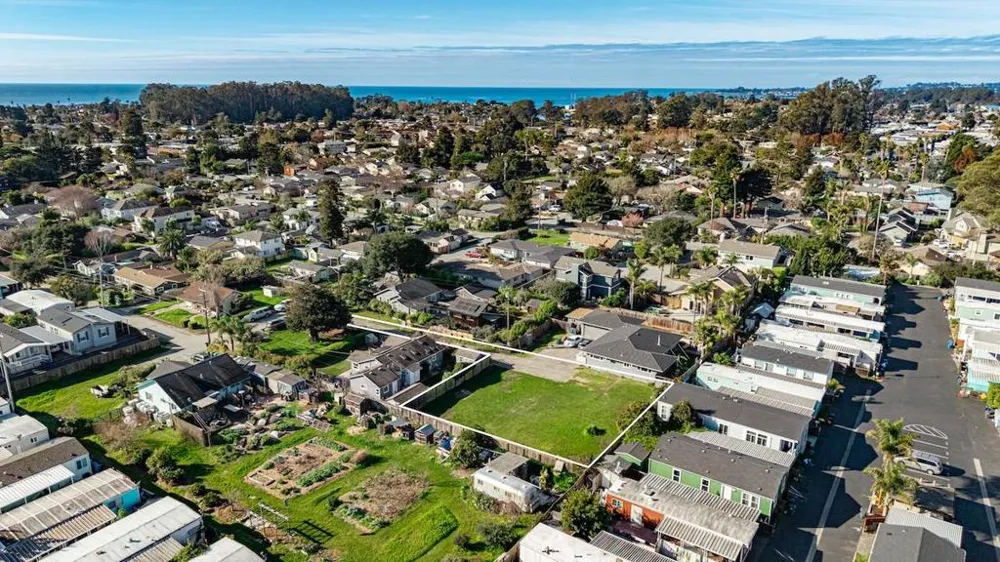 Roland Santa Cruz, CA 95062