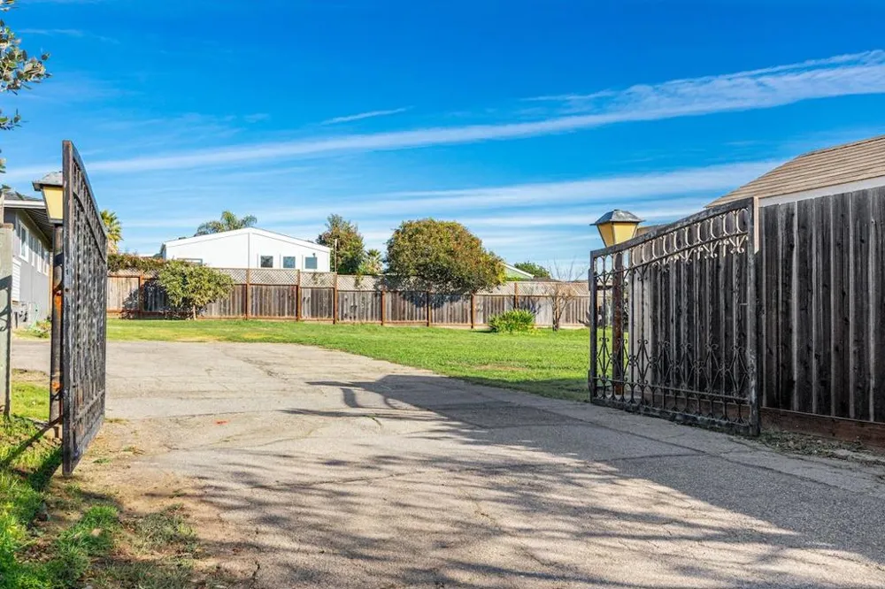 Roland Santa Cruz, CA 95062