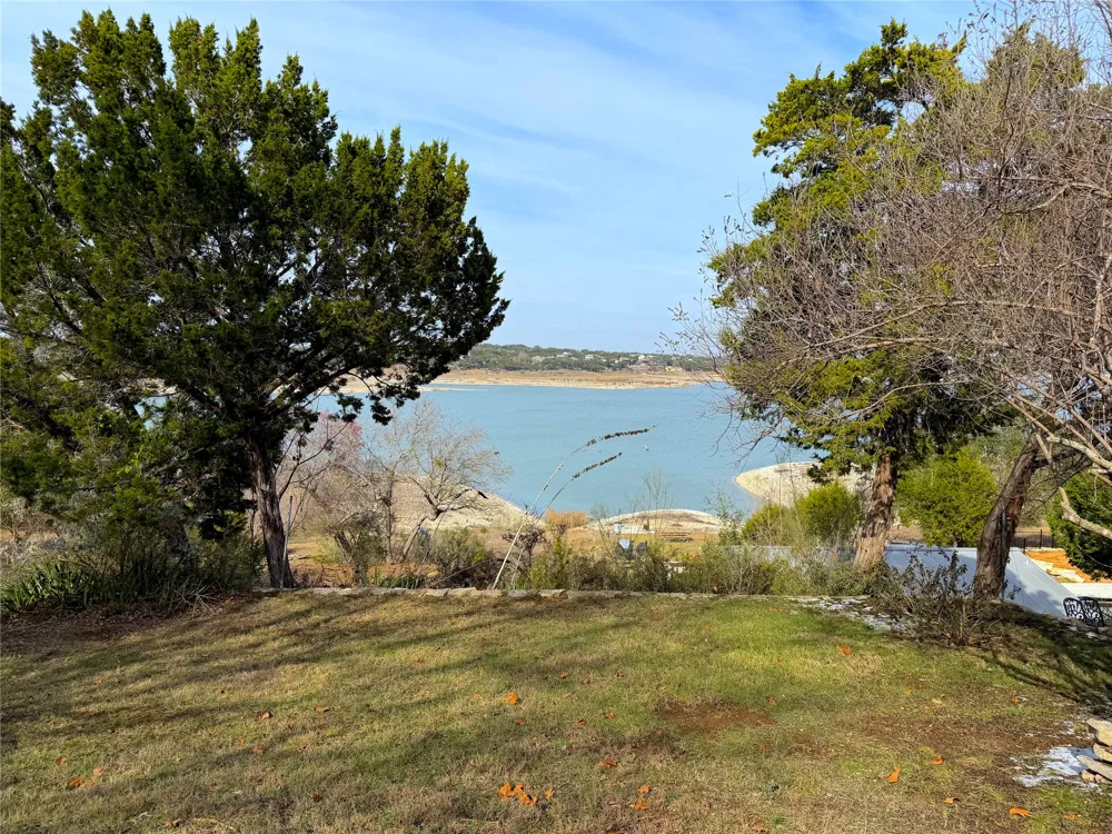 937 Hillcrest Forest Canyon Lake, TX 78133