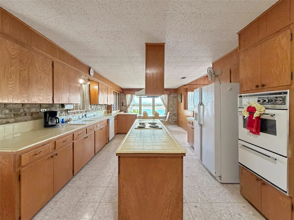937 Hillcrest Forest Canyon Lake, TX 78133