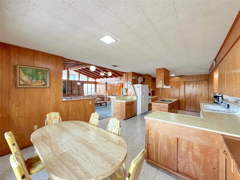 937 Hillcrest Forest Canyon Lake, TX 78133