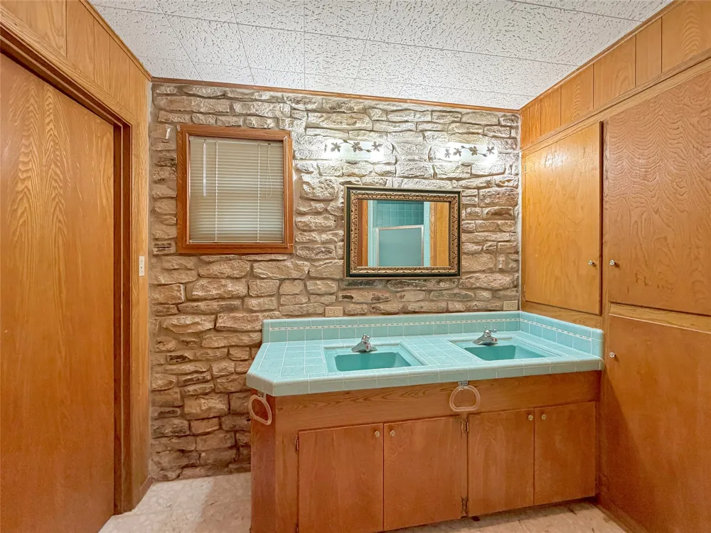 937 Hillcrest Forest Canyon Lake, TX 78133