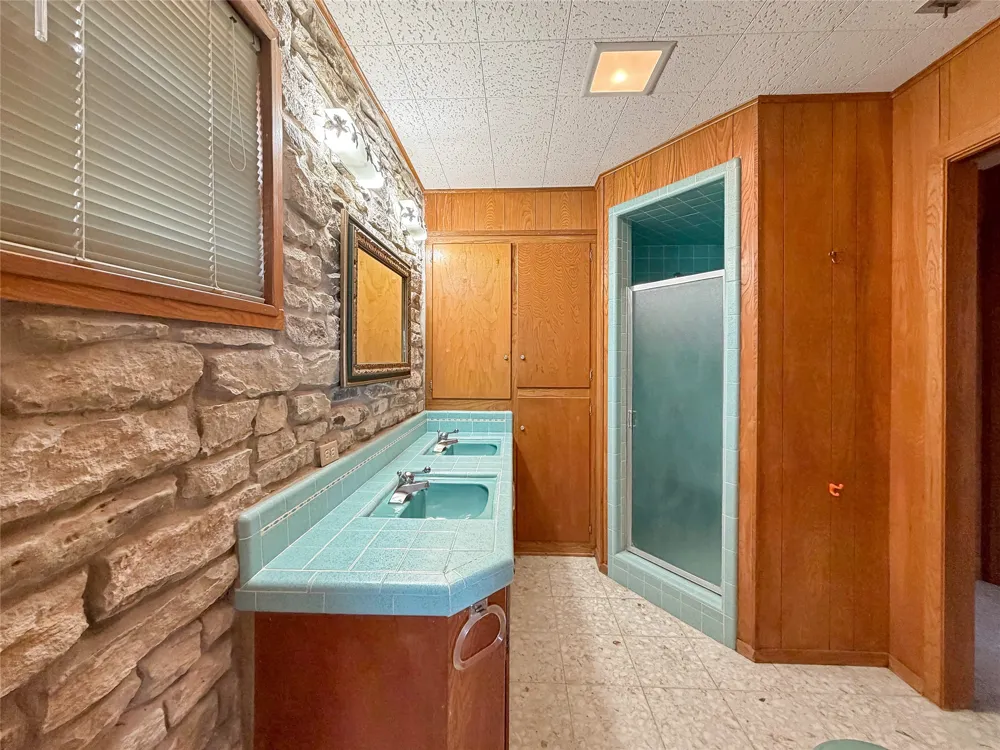 937 Hillcrest Forest Canyon Lake, TX 78133