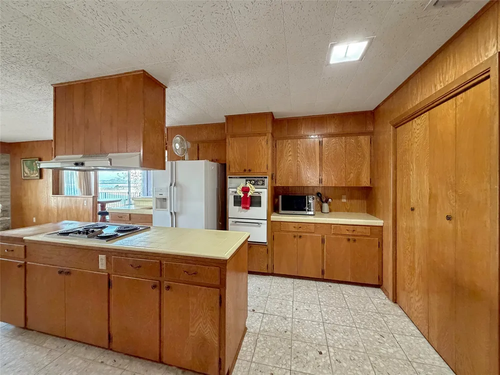 937 Hillcrest Forest Canyon Lake, TX 78133