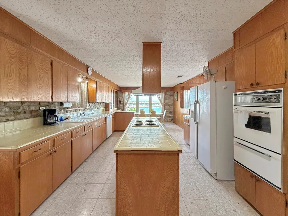 937 Hillcrest Forest Canyon Lake, TX 78133