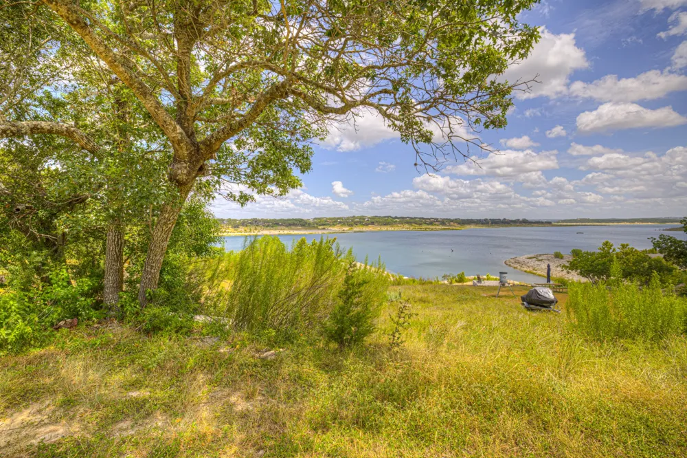 937 Hillcrest Forest Canyon Lake, TX 78133