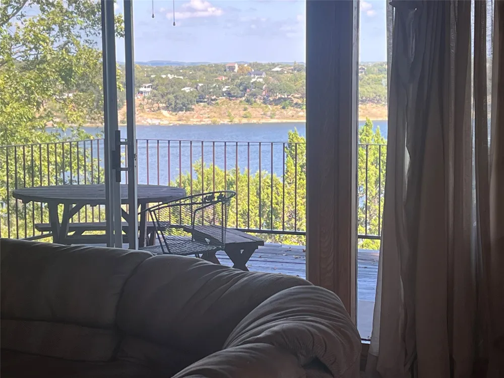 937 Hillcrest Forest Canyon Lake, TX 78133