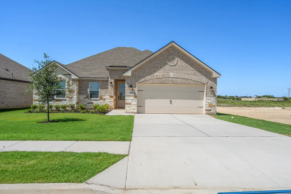 513 W Luna Blue Lane