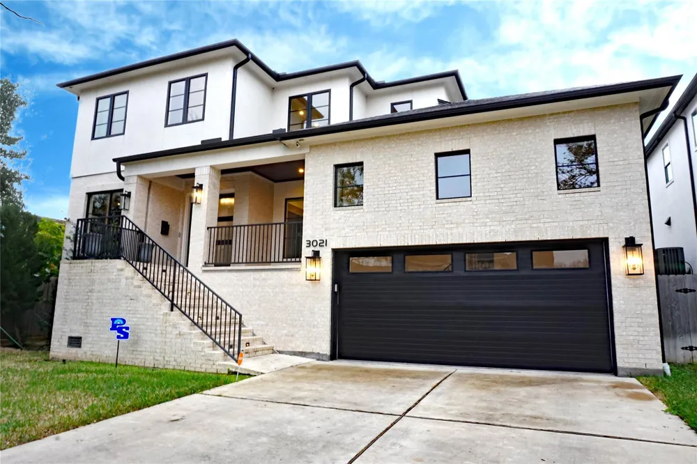 3021 Blue Bonnet Boulevard