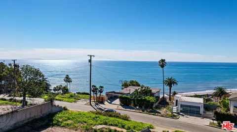 314 Las Casas Avenue