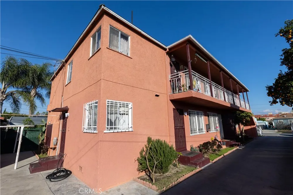 9723 San Juan South Gate, CA 90280