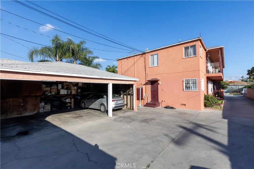 9723 San Juan South Gate, CA 90280