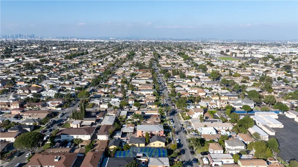 9723 San Juan South Gate, CA 90280