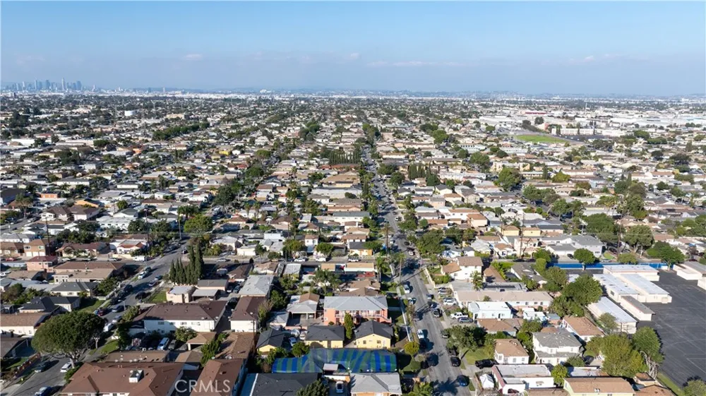 9723 San Juan South Gate, CA 90280