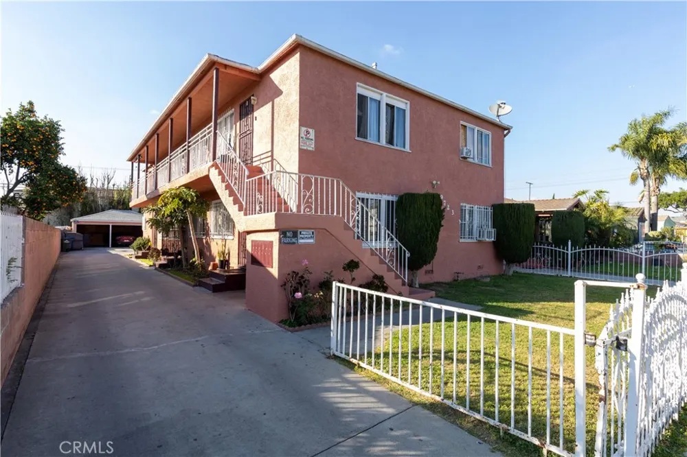9723 San Juan South Gate, CA 90280