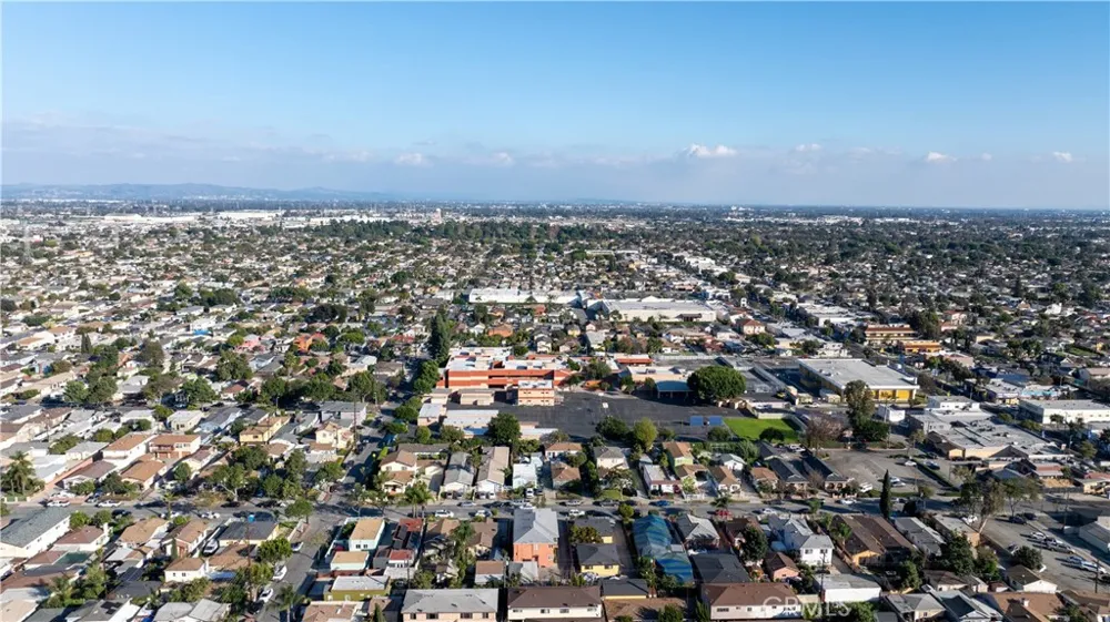 9723 San Juan South Gate, CA 90280