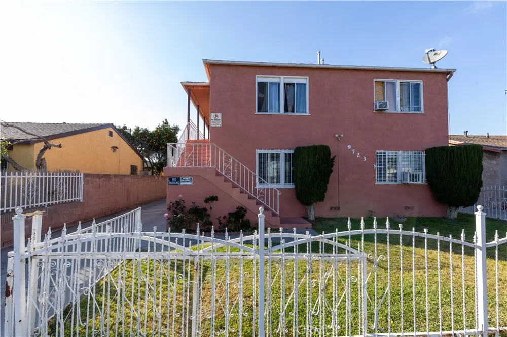 9723 San Juan South Gate, CA 90280