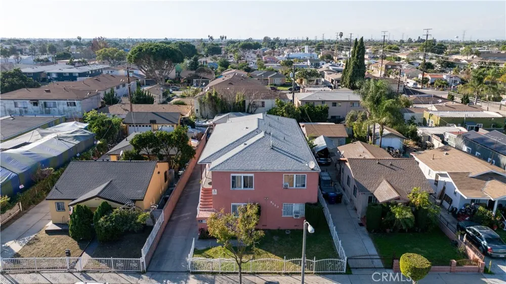 9723 San Juan South Gate, CA 90280
