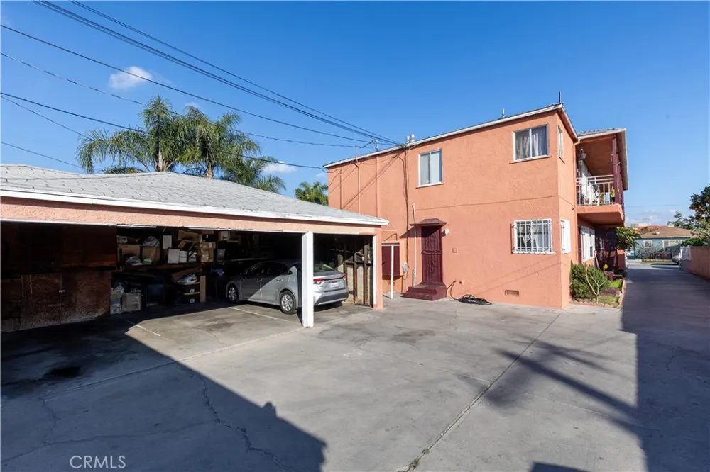 9723 San Juan South Gate, CA 90280