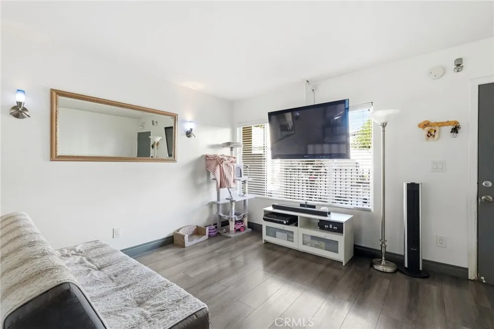 6223 Morse Valley Glen, CA 91606