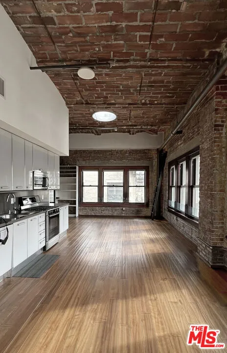 460 S Spring Street #1211