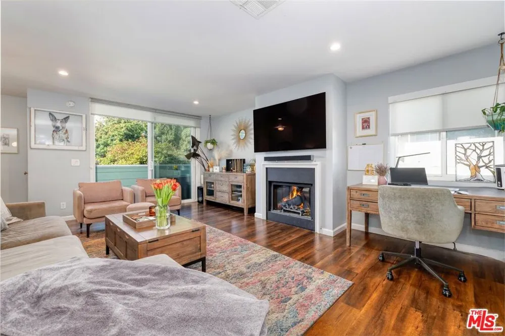 5811 Woodman Avenue #22