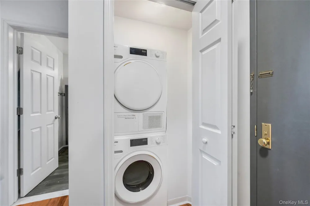 30-63 31st Street #301 Astoria, NY 11102