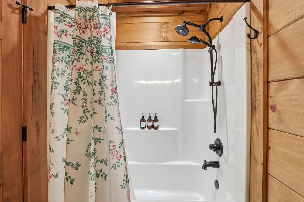 313 Lowry Lane Chickamauga, GA 30707