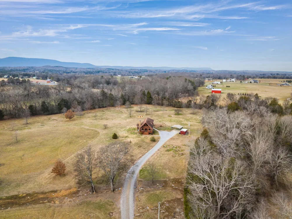 313 Lowry Lane Chickamauga, GA 30707
